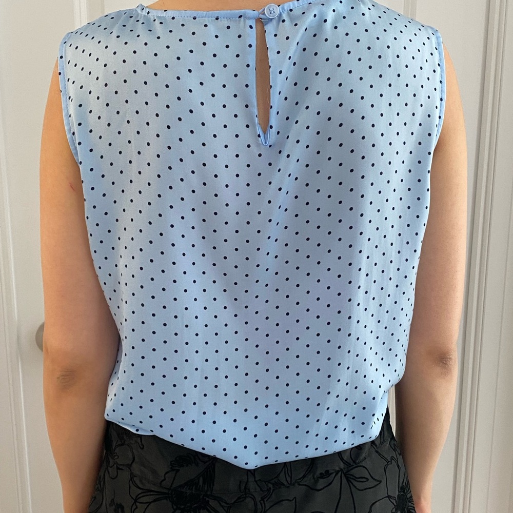 NWOT Cute Polka dot Blouse. - Picture 9 of 9